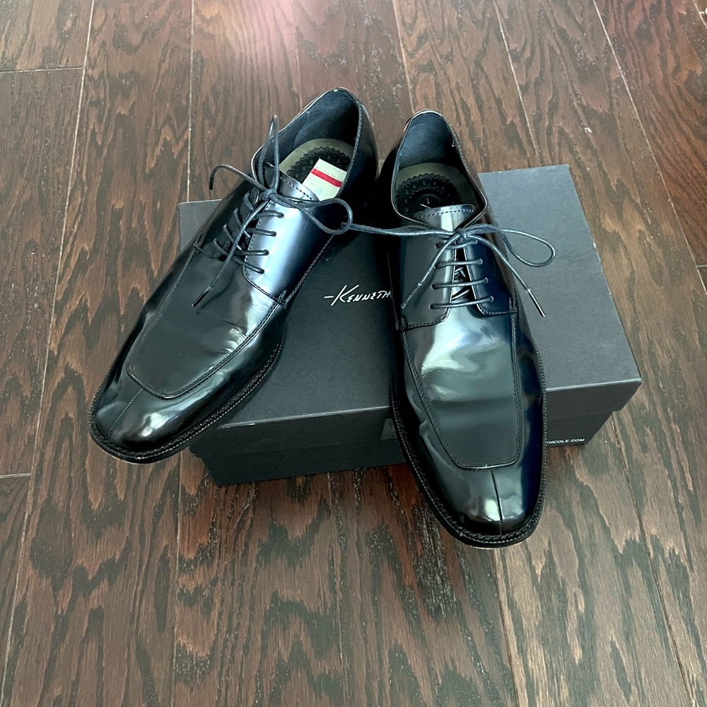 Kenneth Cole Black dress shoes